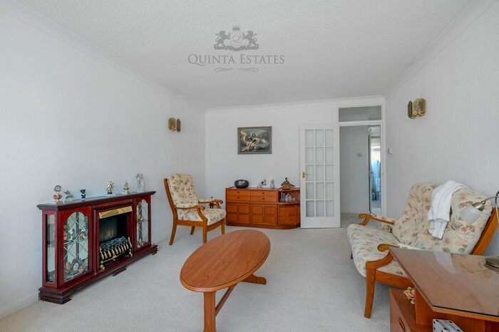 2 Bedroom Flat To Rent In Barton Meadows, Barkingside, Ilford, IG6