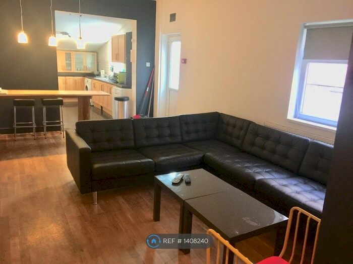 7 Bedroom Terraced House To Rent In Moss Lane East, Manchester, M14