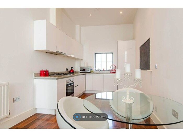 2 Bedroom Flat To Rent In Tate Apartments, London, E1