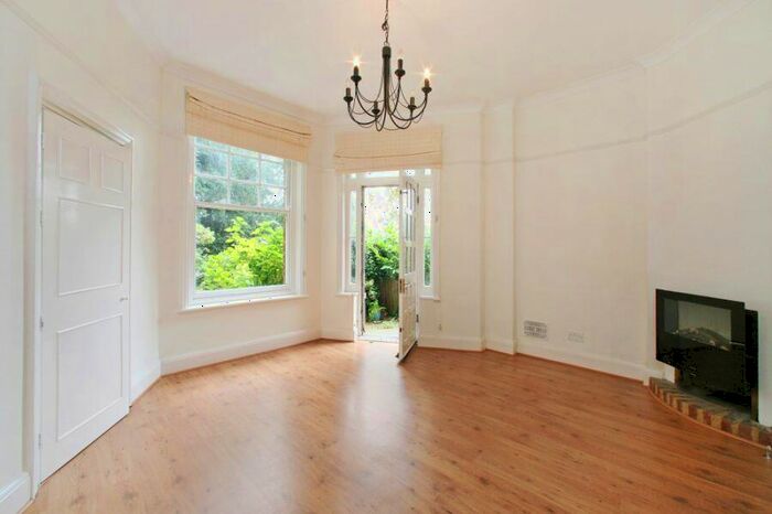 2 Bedroom Flat To Rent In Shepherd's Hill, Highgate, N6