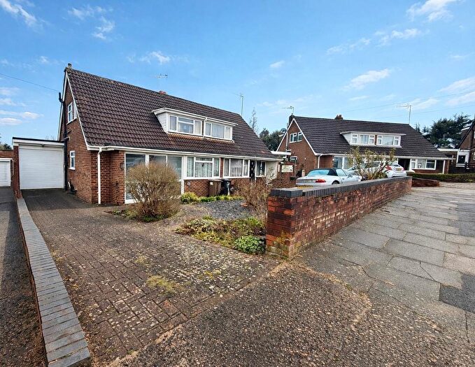 3 Bedroom Bungalow For Sale In Wadhurst Avenue, Luton, Bedfordshire, LU3