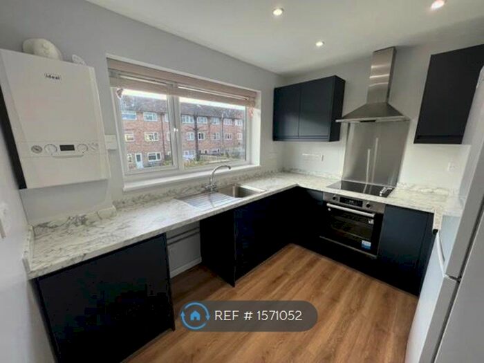 2 Bedroom Maisonette To Rent In Market Way, Westerham, TN16