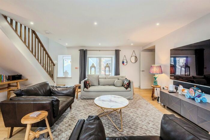 2 Bedroom Flat To Rent In Rest Bay, Porthcawl, CF36