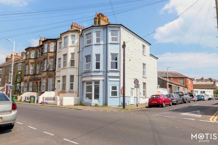 2 Bedroom Flat To Rent In Dover Road, Folkestone, CT20