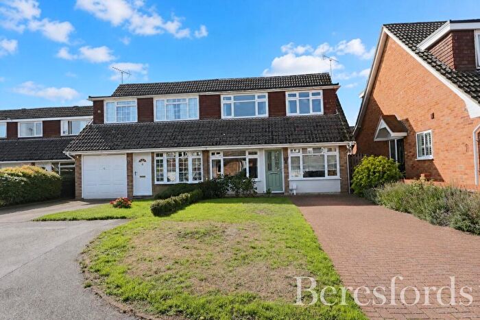 3 Bedroom Semi-Detached House For Sale In Leach Close, Chelmsford, CM2
