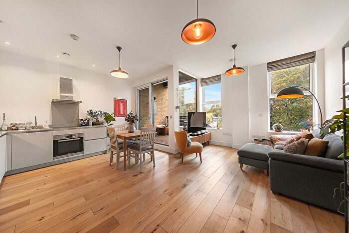 2 Bedroom Flat To Rent In Cadogan Terrace, London, E9