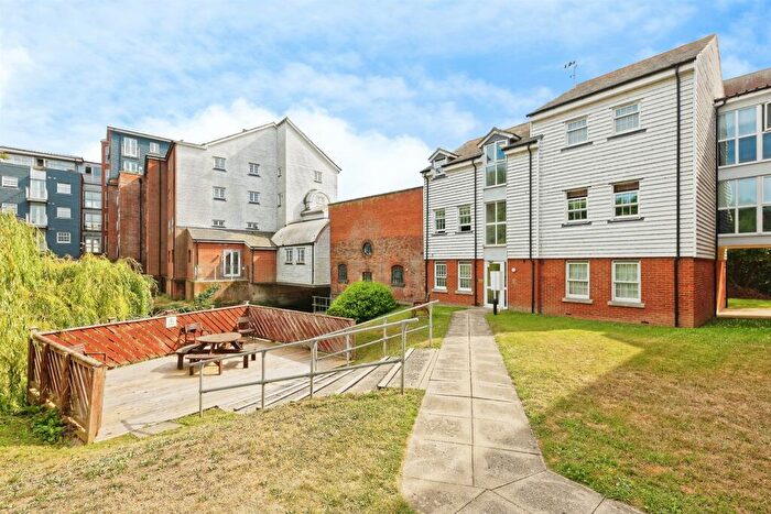 1 Bedroom Flat For Sale In Waters Edge, Canterbury, CT1