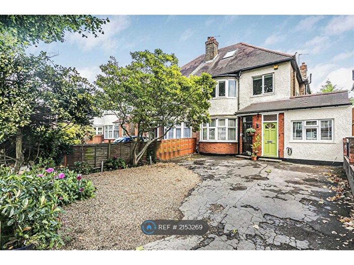 2 Bedroom Flat To Rent In Village Road, Enfield, EN1