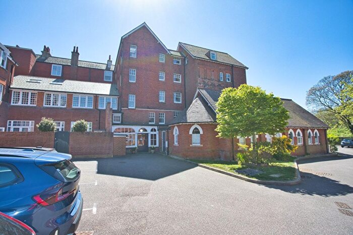 2 Bedroom Flat For Sale In Eversley Park, Folkestone, Kent, CT20