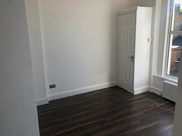 2 Bedroom Flat To Rent In Gipsy Road, London, SE27