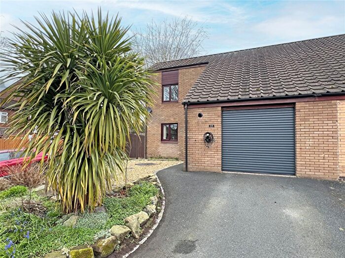 4 Bedroom End Terrace House For Sale In Dinthill, Telford, Shropshire, TF3