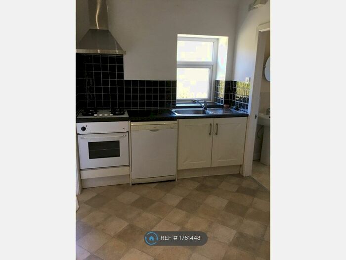 2 Bedroom Bungalow To Rent In Crossley Hill, Halifax, HX3