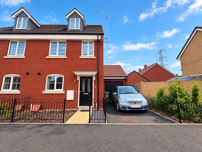 3 Bedroom Semi-Detached House To Rent In Blue Rock Drive, Aylesbury, HP18