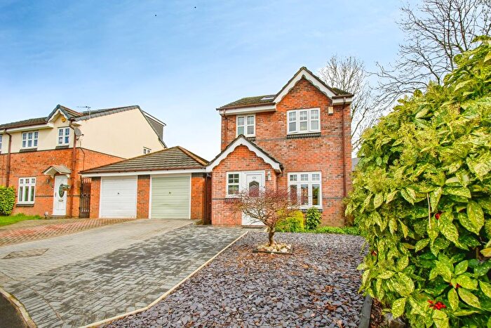 3 Bedroom Detached House For Sale In Quarry Pond Road, Manchester, Lancashire, M28