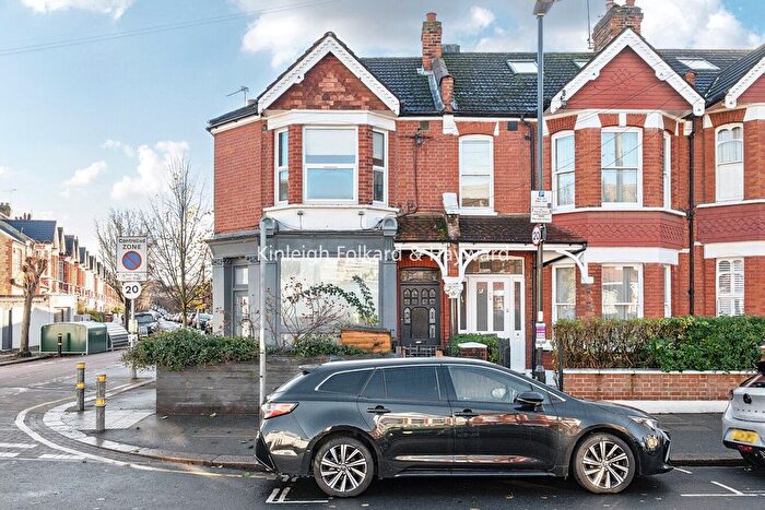 2 Bedroom Flat To Rent In Revelstoke Road, London, SW18