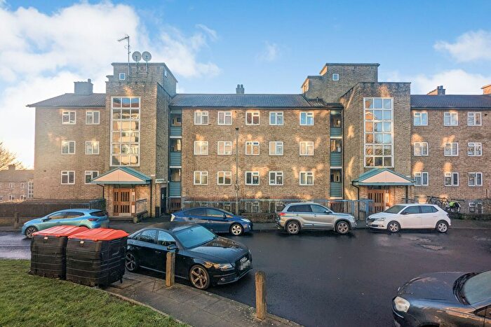 1 Bedroom Flat For Sale In Glen Albyn Road, London, SW19