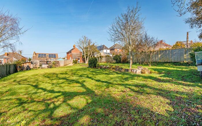 3 Bedroom Detached House For Sale In Extensive Rear Garden - Church Road, Gurnard, PO31