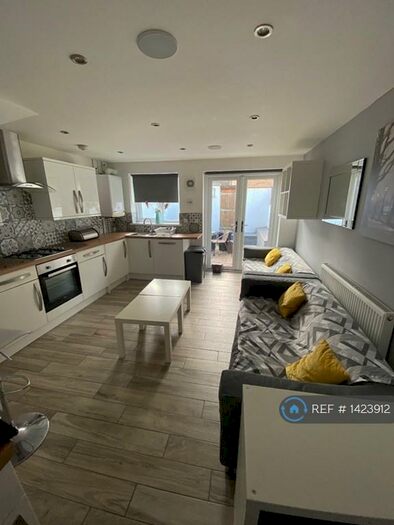 6 Bedroom Terraced House To Rent In Parkfield Place, Cardiff, CF14