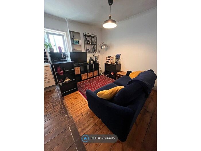 1 Bedroom Flat To Rent In Oakdale Road, London, SW16