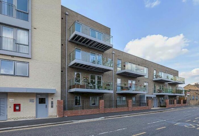 2 Bedroom Flat To Rent In Hainault Road, London, E11