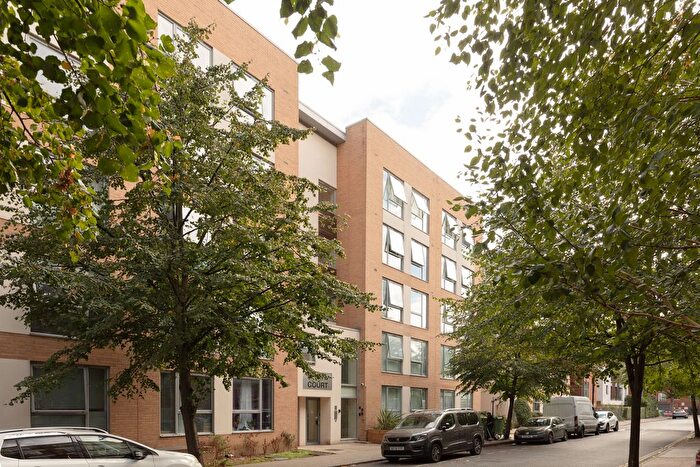 1 Bedroom Flat For Sale In Peckham Grove, Peckham, SE15