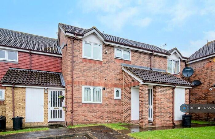 2 Bedroom Flat To Rent In Dollis Crescent, Ruislip, HA4