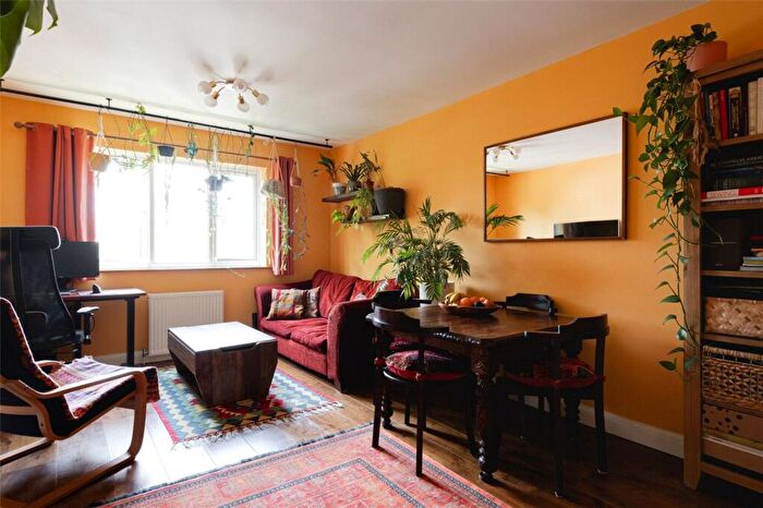 1 Bedroom Apartment For Sale In Guide £, - £, Hewison Street, Bow, E3