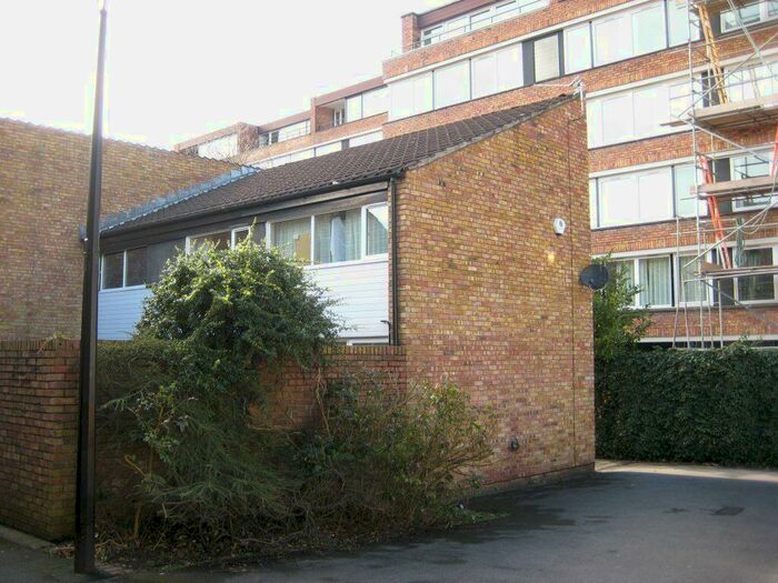 4 Bedroom Semi-Detached House To Rent In Ref – High Kingsdown, BS2