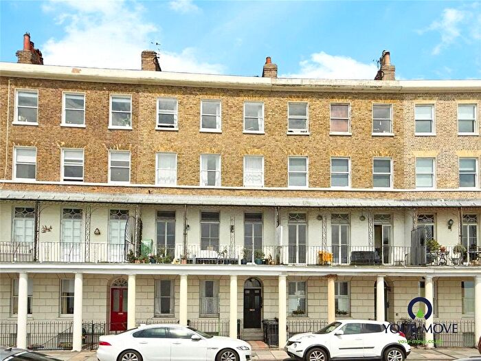 2 Bedroom Flat For Sale In Wellington Crescent, Ramsgate, Kent, CT11