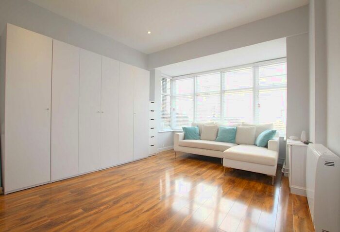 Studio To Rent In Hamilton Road, Brentford TW8