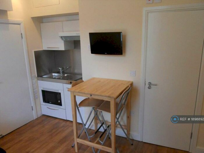 Studio To Rent In London, London, N7