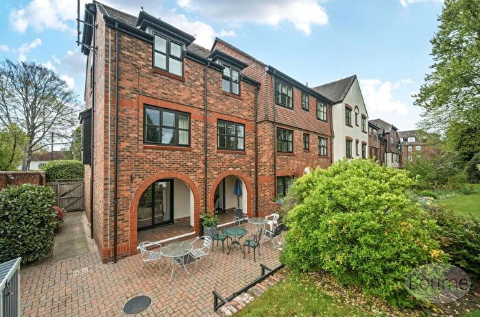 1 Bedroom Apartment For Sale In Lenten Street, Alton, Hampshire, GU34