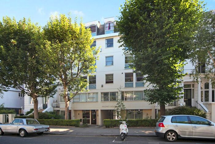 2 Bedroom Flat To Rent In - Pembridge Crescent, London, Greater, W11