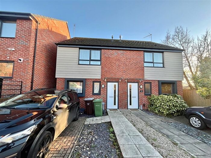 3 Bedroom Property To Rent In Flewitt Gardens, Nottingham, NG3