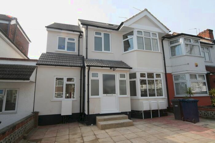 3 Bedroom Flat To Rent In Sudbury Heights Avenue, Sudbury, Wembley, UB6