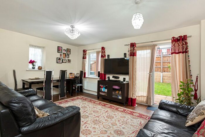 3 Bedroom End Of Terrace House To Rent In Regna Close, Rainham, RM13