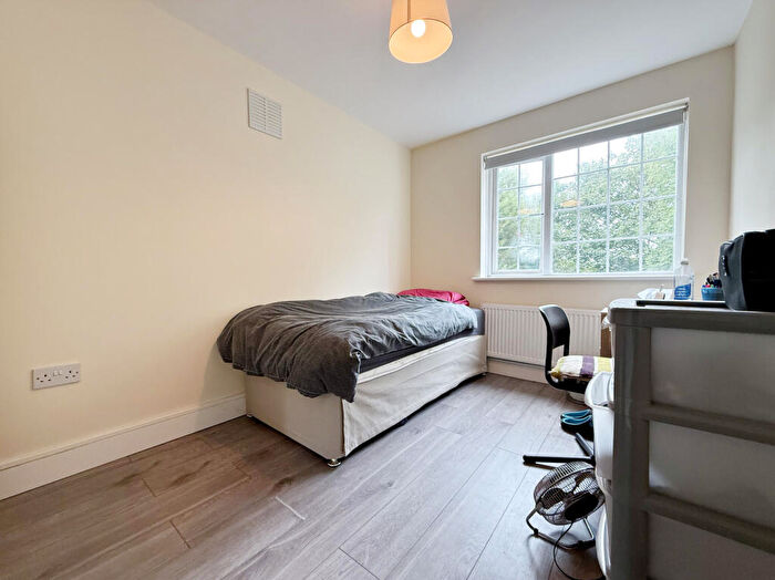 2 Bedroom Flat To Rent In Buckfield Court, Bathurst Walk, Iver, SL0