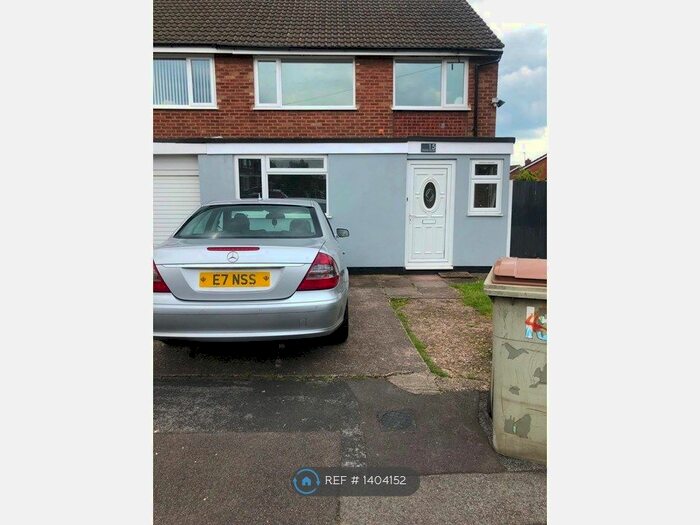3 Bedroom Semi-Detached House To Rent In Greaves Crescent, Willenhall, WV12