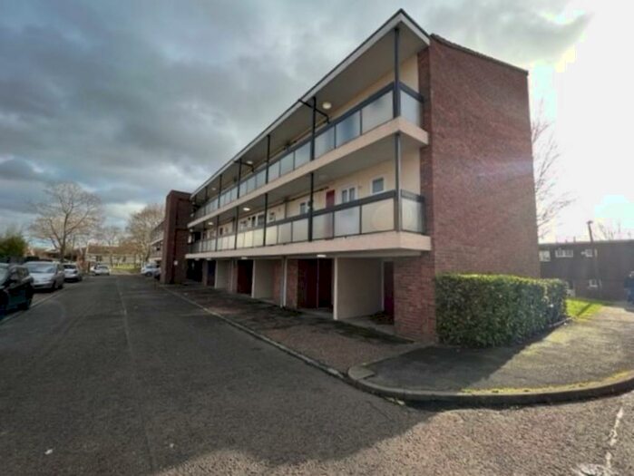 1 Bedroom Flat To Rent In Badburgham Court, Waltham Abbey, EN9