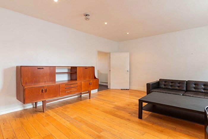 1 Bedroom Flat To Rent In Belton Road, Willesden Green, NW2