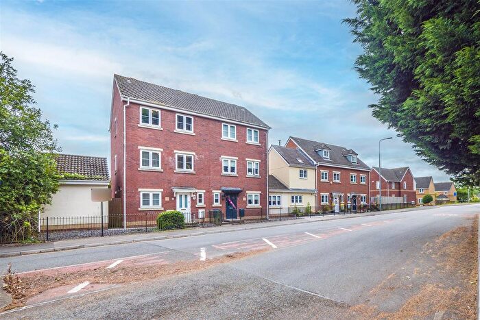 4 Bedroom Town House To Rent In Wyncliffe Gardens, Cardiff, CF23