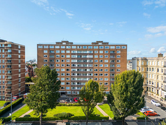 1 Bedroom Flat For Sale In Grand Avenue, Hove, BN3