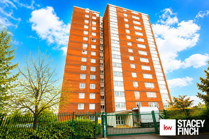 2 Bedroom Flat For Sale In Highclere Avenue, Salford, M7