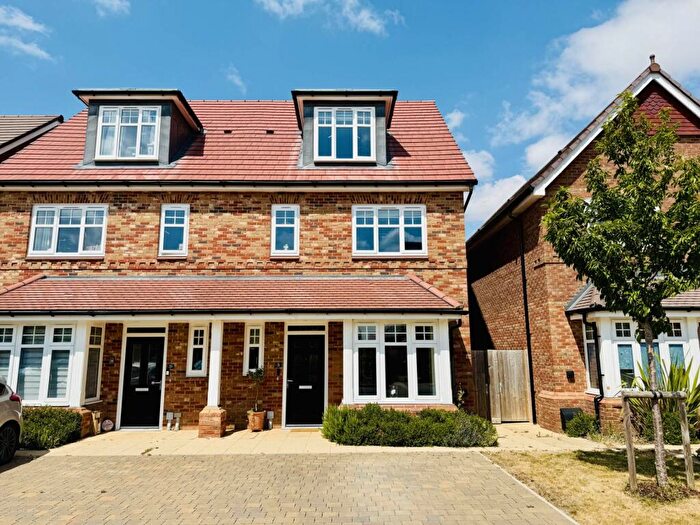 4 Bedroom Town House For Sale In King Henry Avenue, Wallingford, OX10