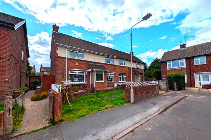 3 Bedroom Semi-Detached House For Sale In Oxton Close, Mansfield, NG19