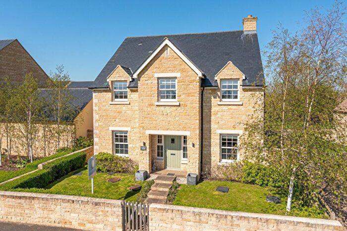 4 Bedroom Detached House For Sale In Tetbury Lane, Crudwell, SN16