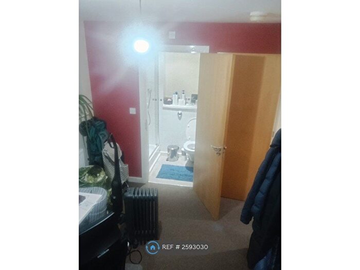 2 Bedroom Flat To Rent In Central, Sale, M33