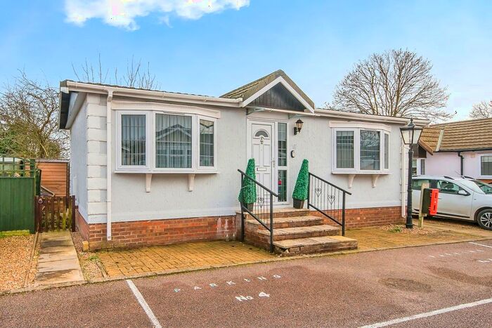 2 Bedroom Park Home For Sale In Lordsway Park Homes, Alconbury, Huntingdon, PE28