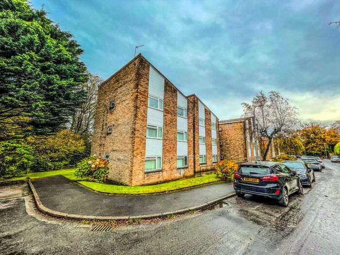 2 Bedroom Flat To Rent In Woodside Court, Llanishen, Cardiff, CF14