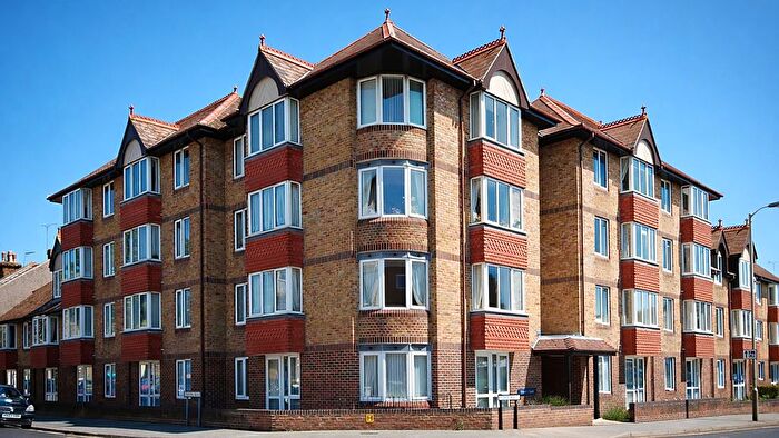 1 Bedroom Flat For Sale In Oakland Court, Kings Road, Herne Bay, CT6